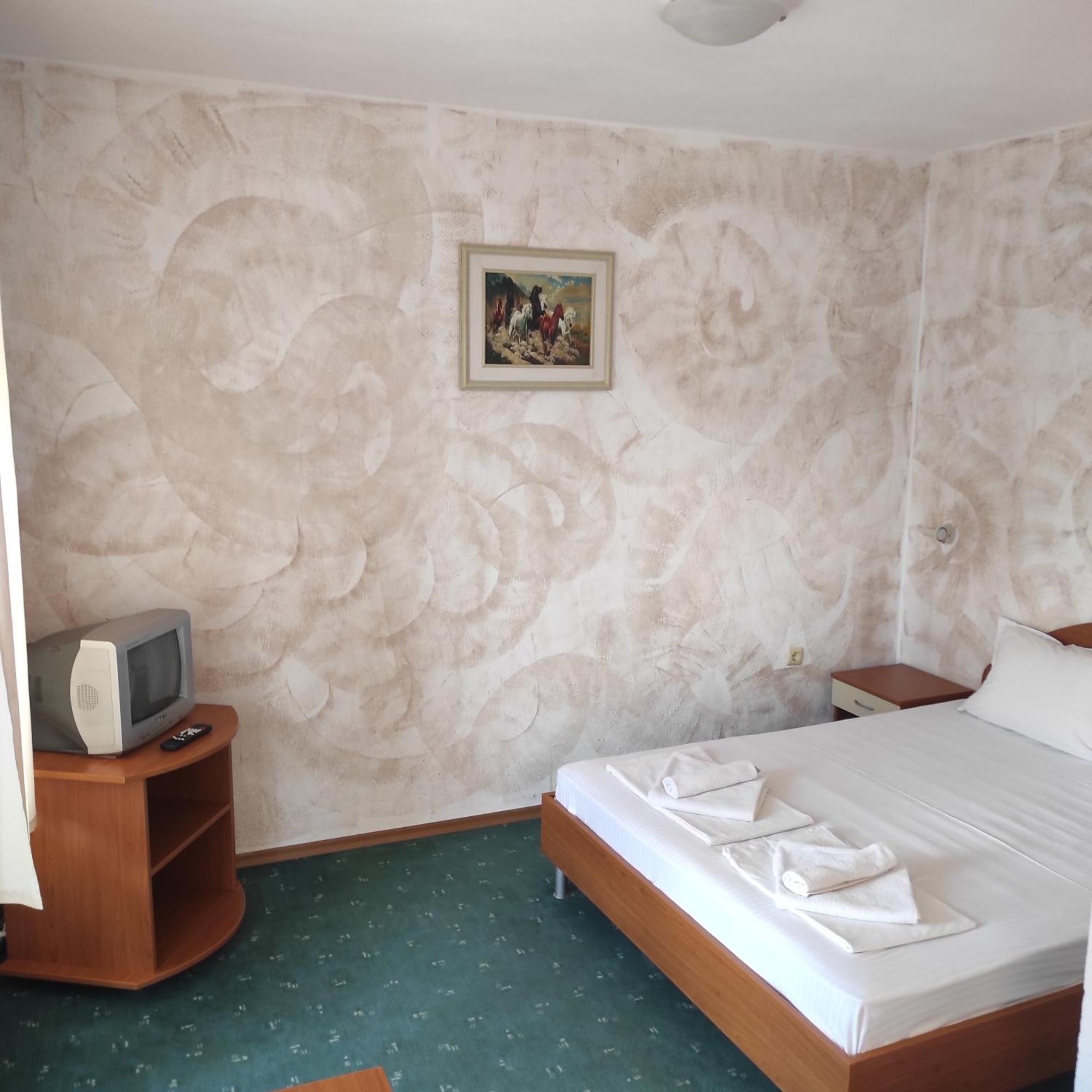 Хотел Андре Hotel Csernomorec Kültér fotó