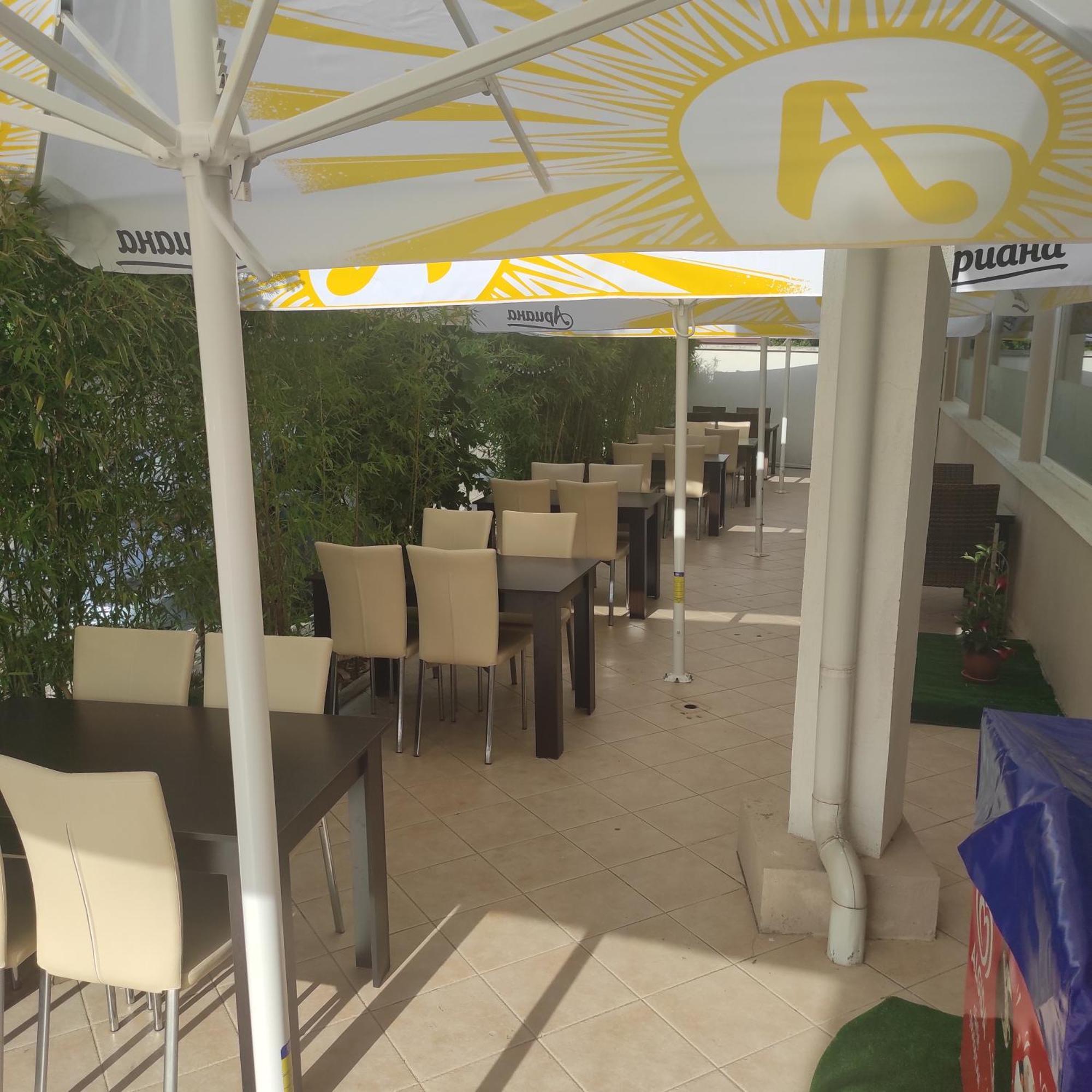 Хотел Андре Hotel Csernomorec Kültér fotó